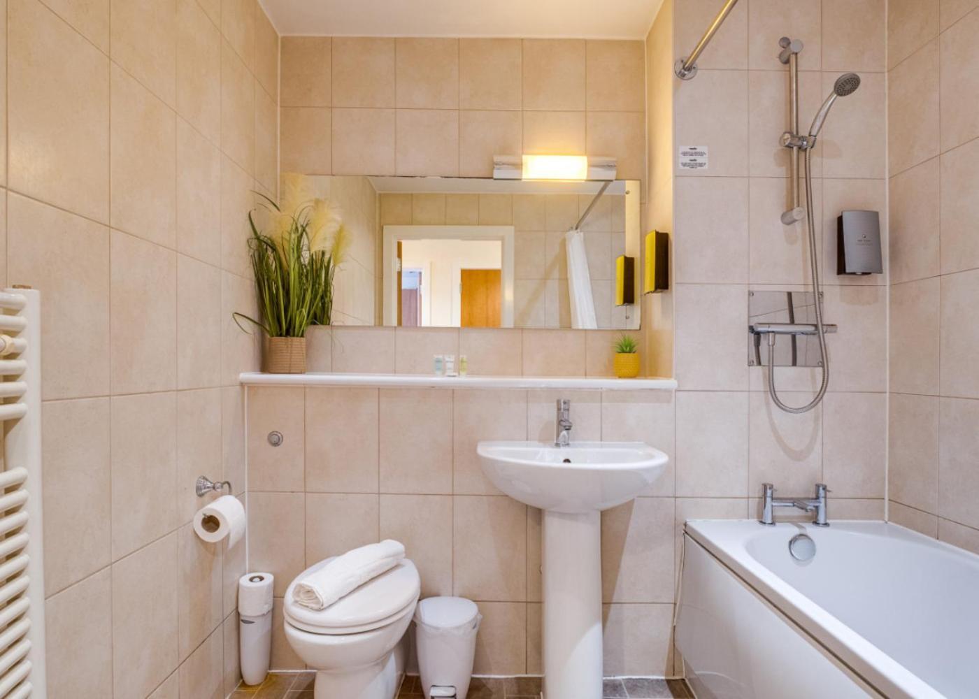 Chinatown - One Bed - Balcony - Secure Parking - Fast Wifi - Birmingham City Centre - 49A ภายนอก รูปภาพ